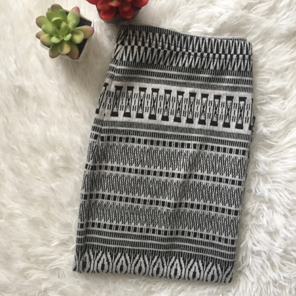 Forever 21 Fun Black & White Print Skirt